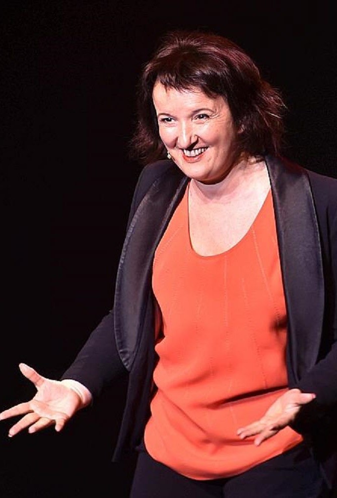 ANNE ROUMANOFF  (HUMOUR)
